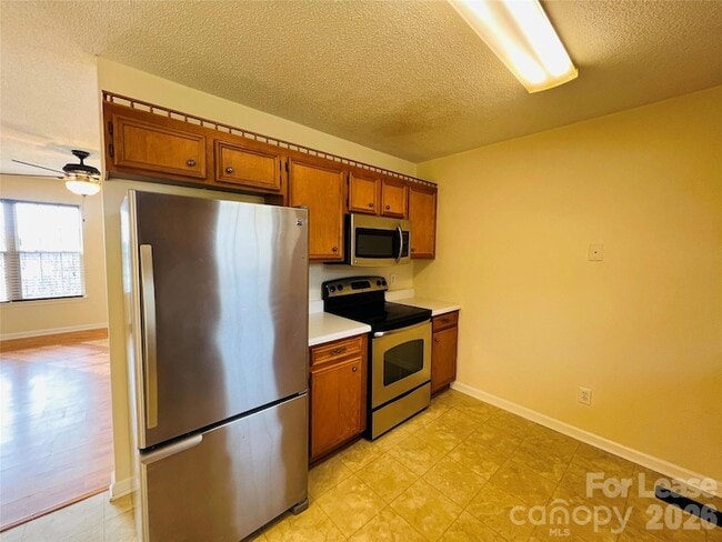 Photo - 2050 Rocketts Way