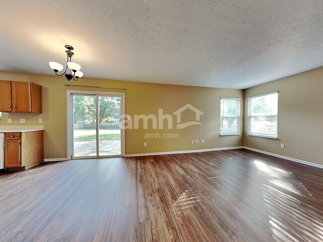 Photo - 640 Linden Creek