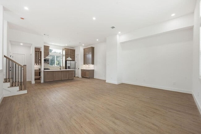 Photo - 2121 Hoskins Dr