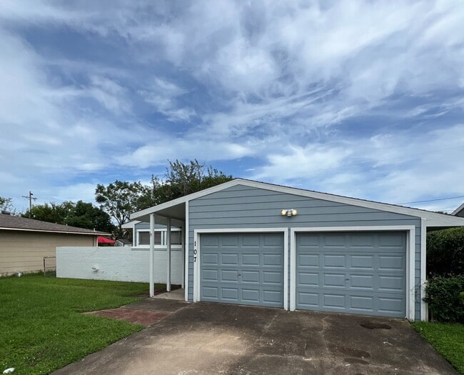 Building Photo - 107 Tarpon Ave Rental
