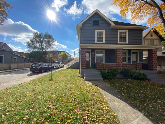 Photo - 1145 Woodlawn Ave Unidad 1