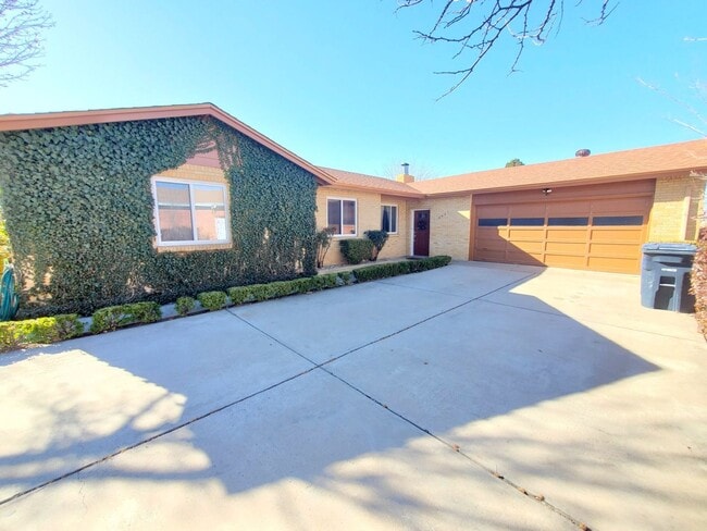 Photo - Updated 3 bed 2 bath near UPTOWN! Don't Mi...