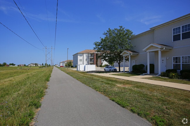 Private Walking Trails - Brookridge Heights Apartments