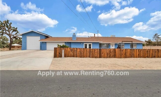 Huge Home with Solar Panels & Tons of Space! - Huge Home with Solar Panels & Tons of Space!