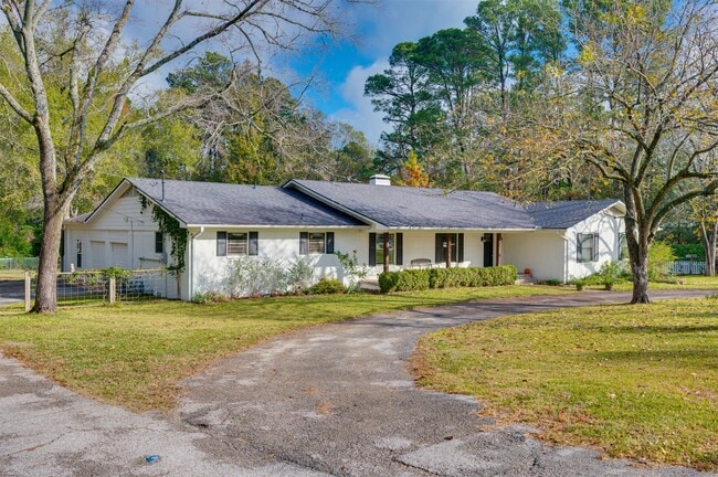 Photo - 215 Perryman Rd