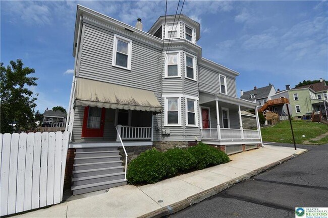 Photo - 204 N 9th St