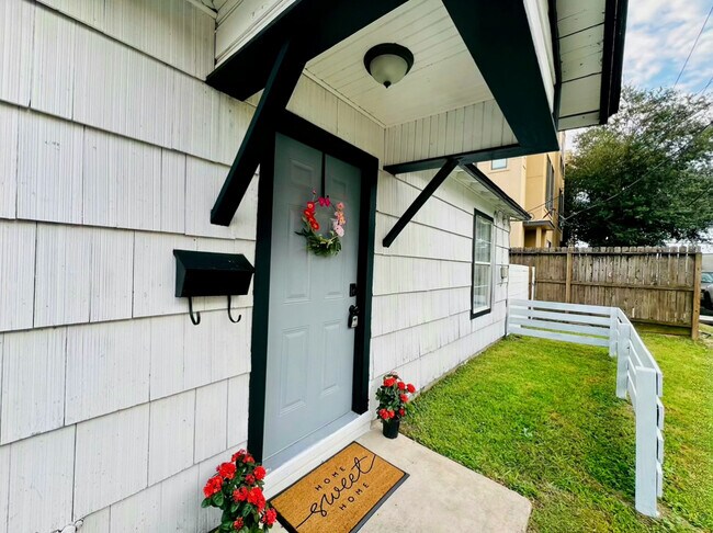 Photo - 2210 Detering St