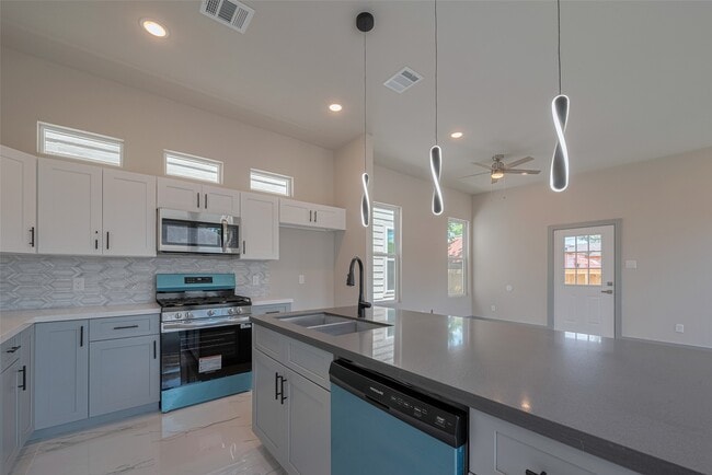 Photo - 2414 Sam Wilson St