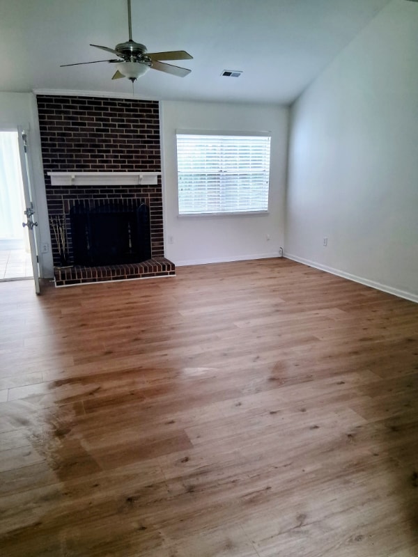 Photo - 3930 Saxonbury Way