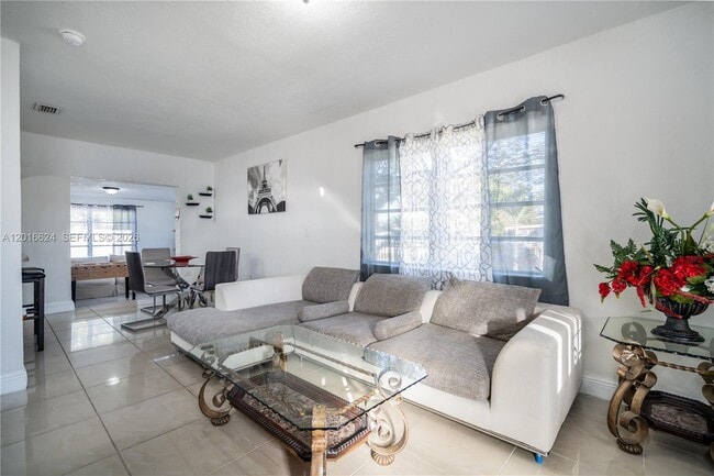 Photo - 690 E 10th Ave