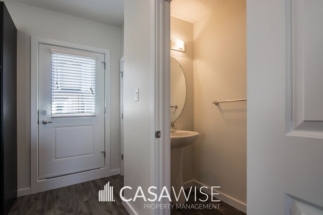 Photo - 655-655 Watt Blvd SW