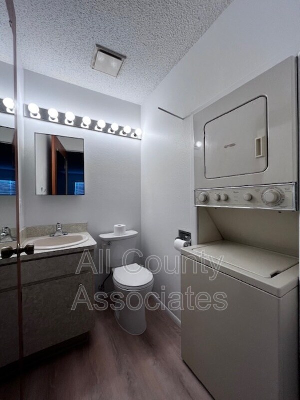 Photo - 6141 Chesham Dr Unidad #3