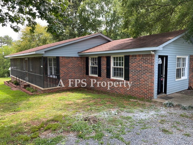 Photo - 583 S Holcomb Rd SW