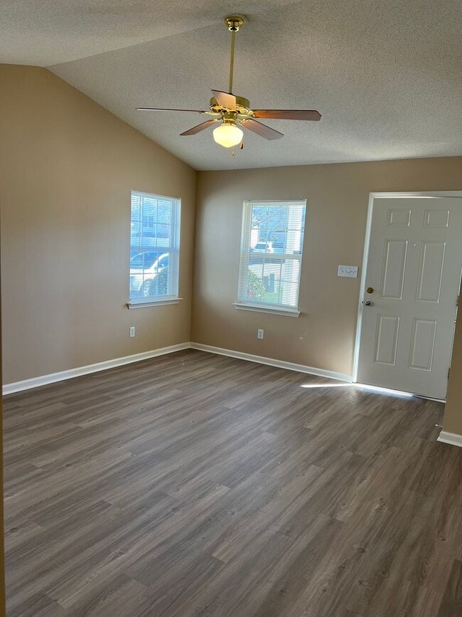 Photo - 162 Springwood Ln