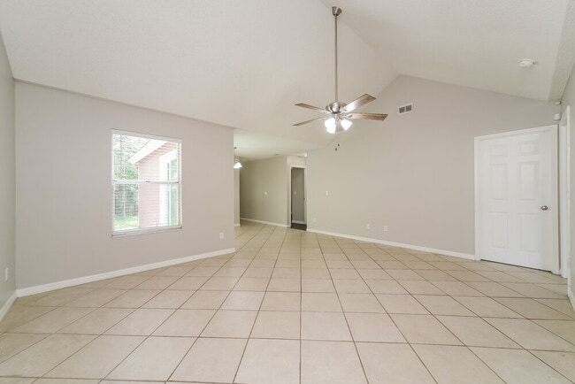Photo - 1833 Iroquois Dr