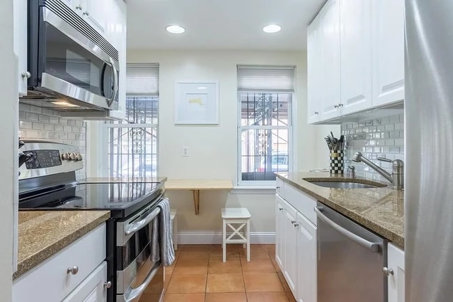 Eat in Kitchen - 15 Lawrence St Unit 15 Lawrence St  1