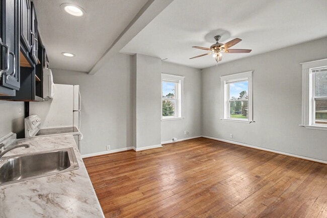 2 W Walnut St Unit 4