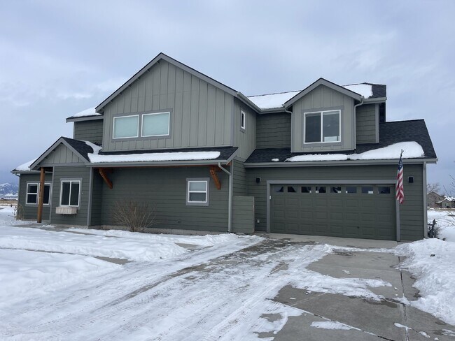 Photo - Practically New 3 Bedroom with Mountain Views!