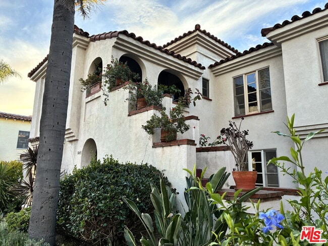 Building Photo - 1045 S Crescent Heights Blvd