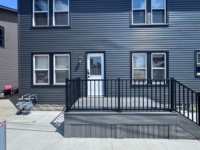 Photo - Market 1/2 Unit lower
