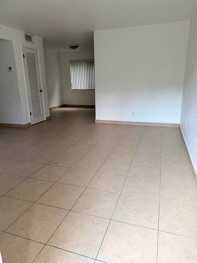 5271 SW 90th Way Unit 4