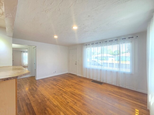 Photo - $2,495 - 3 Bed / 2 Bath Charming Home in Shadle Area with Utilities Included in Rent