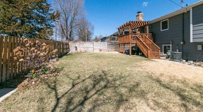 1512 Knollcrest Dr