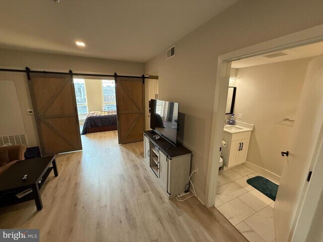 Photo - 1805 N Howard St Unit 509