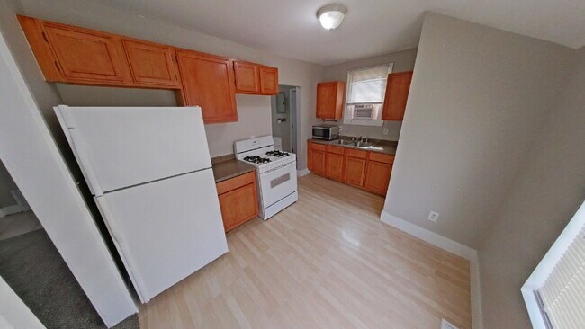 Photo - "4-Bedroom Home on Maple Street – Cozy Living Awaits in Roseville!"