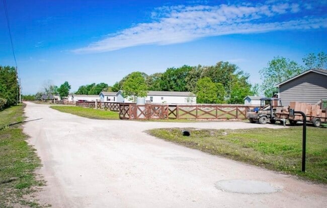 Photo - 1566 County Rd 610