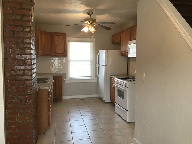 Photo - Single Family Home 3 beds 2 full bath Available Now!