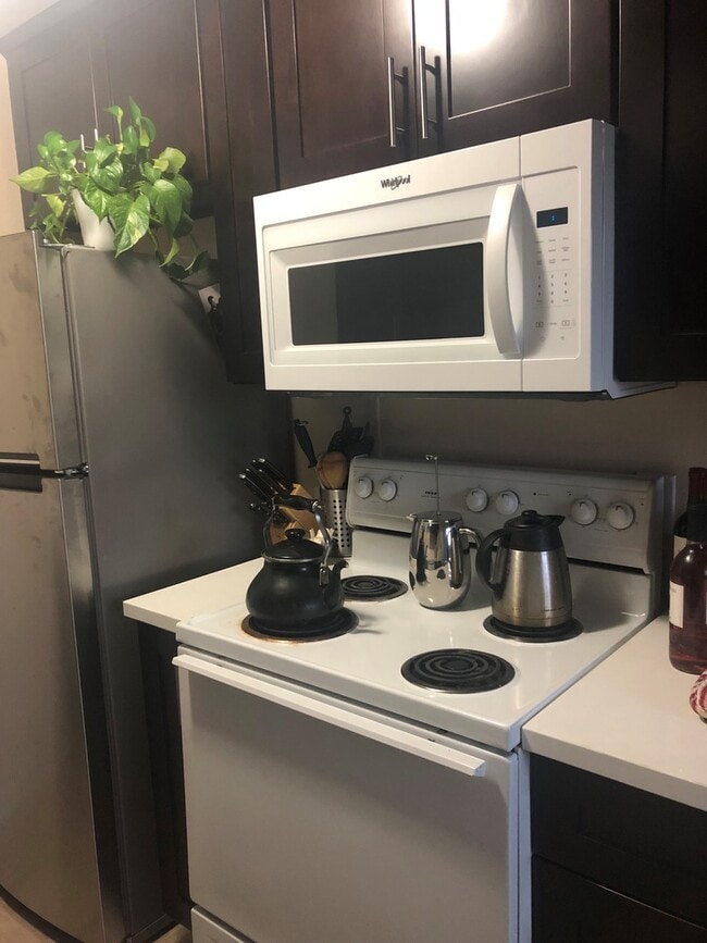 Photo - Bright and Modern Second Floor 1 Bedroom 1... Apartamento Unidad 405 #E