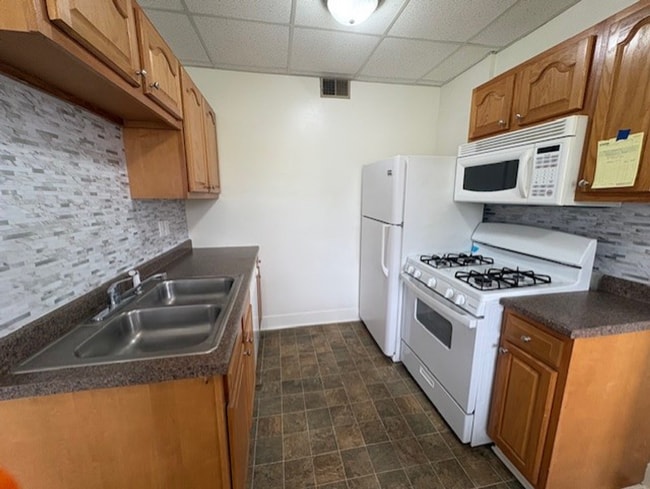 Photo - Updated 1BR Apartment Near Downtown Akron with Brand-New Bathroom Unit 303