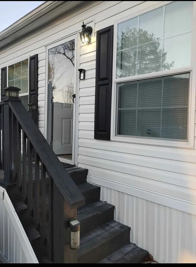 Photo - Room in House on Robin Ln