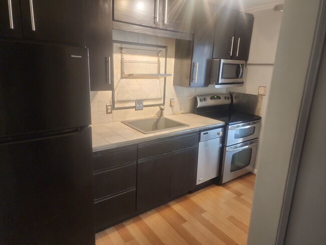 Downtown Convenience: 1BR, 1BA Modest Condo - Downtown Convenience: 1BR, 1BA Modest Condo