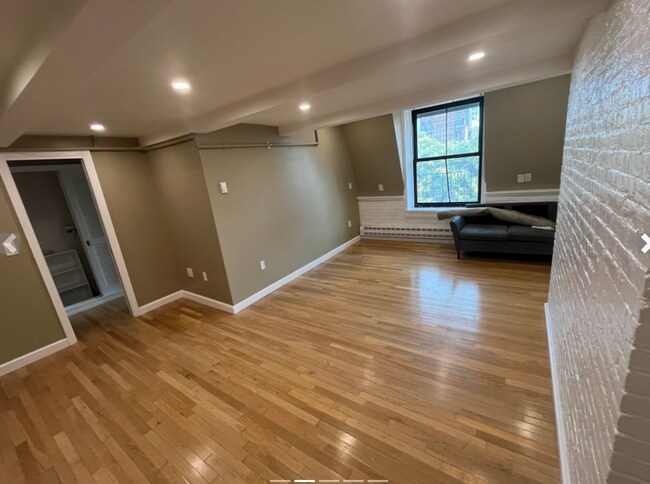 Building Photo - 109 Beacon St Unit 6R