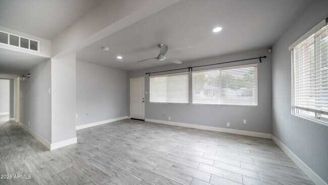 Photo - 717 E Palmaire Ave