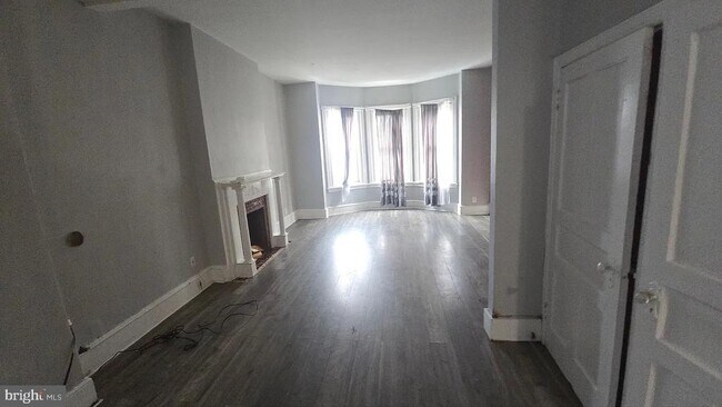 Photo - 3246 W Huntingdon St