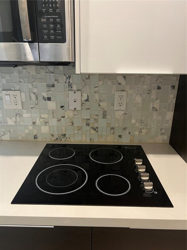 Photo - 10458 NW 67th St Unidad Studio