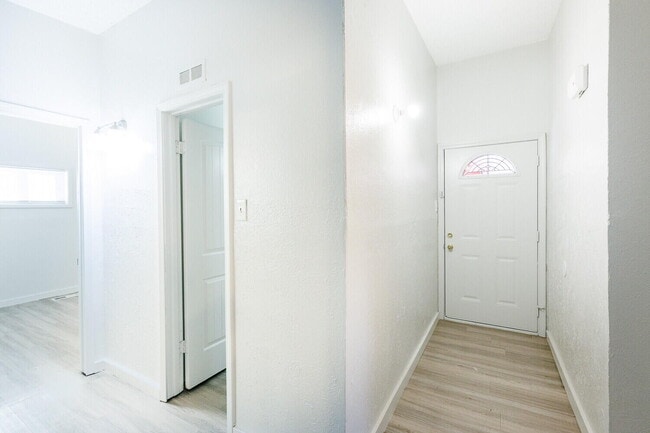 Photo - 4402 44th St