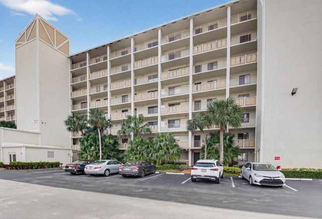 Building Photo - 14475 Strathmore Ln Unit 808