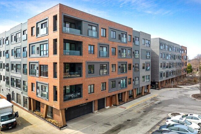 Building Photo - Albion Highland Park