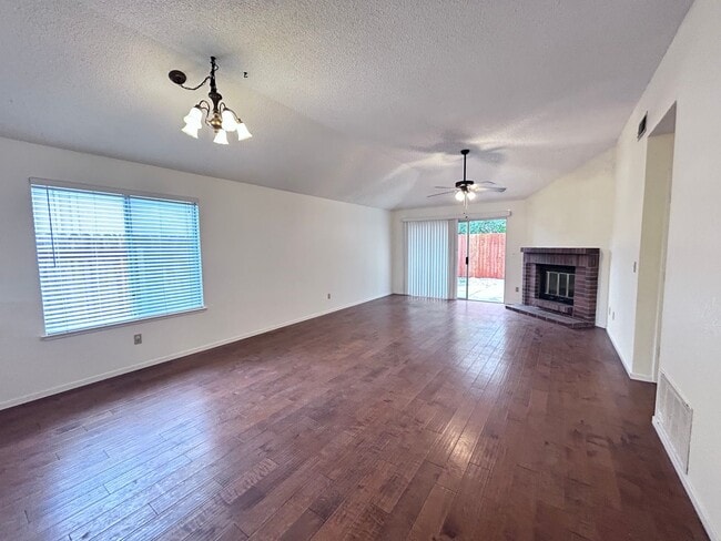 Photo - 1/3 OFF ONE MONTH RENT IF APPROVED AND MOVED IN BY 12/15