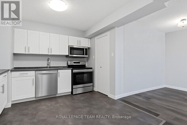 Photo - 200 Bay St Unité 901