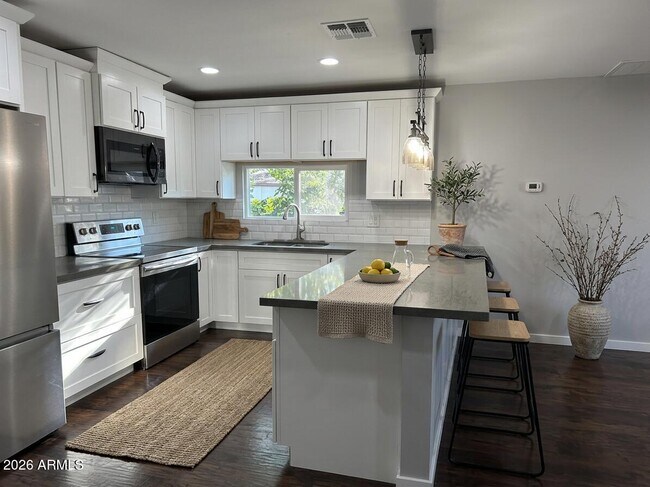 Photo - 1117 W 9th St