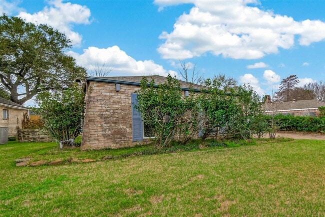 Photo - 2130 Round Lake Dr