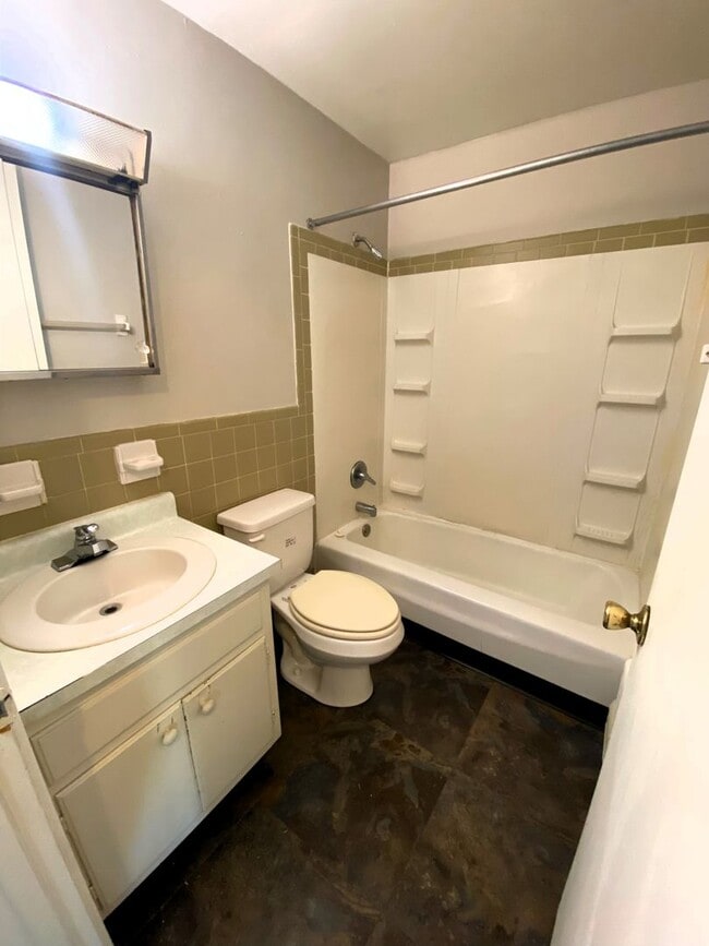 Photo - 1 Bed Apartment with On Site Laundry Facil... Unit 9