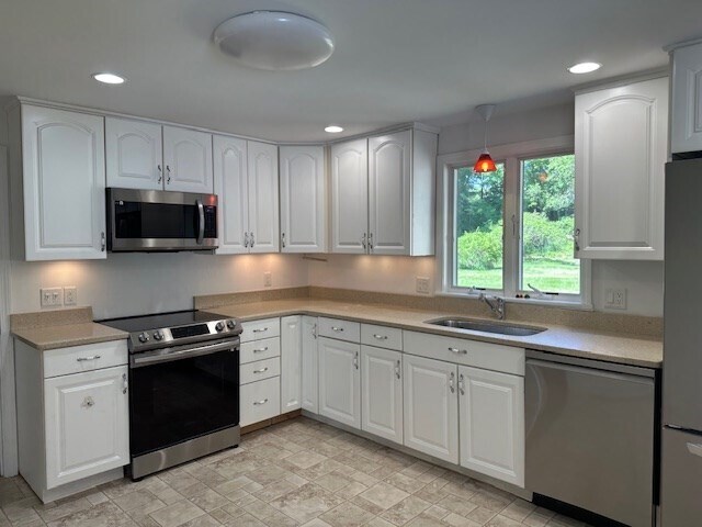 6 Conestoga Rd