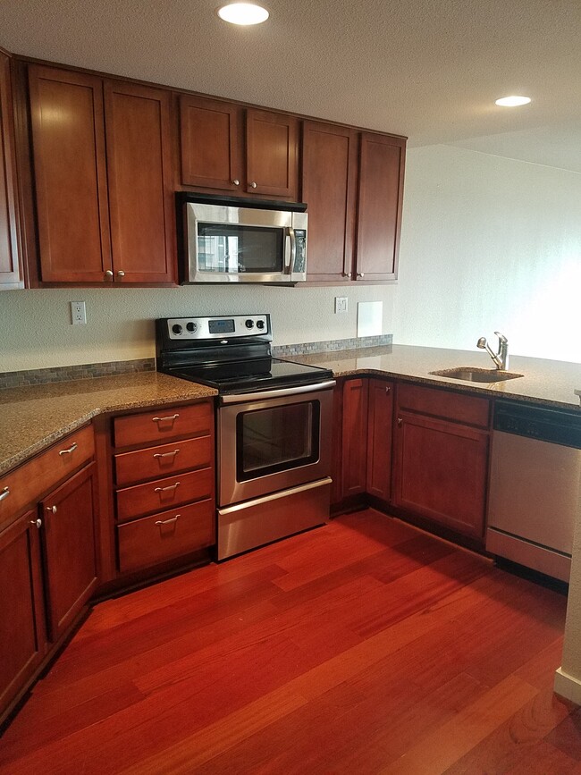 Photo - 100 Park Ave W Unidad 803 Rental