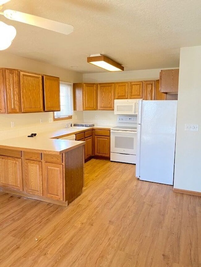 Photo - Beautifully Maintained 2 Bed, 2 Bath Ranch Style Townhome with 2 Car Garage in East Loveland